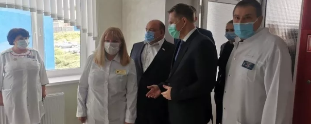 Мурашко 7 сентября посетил поликлинику в Саратове и указал на дефицит кадров
